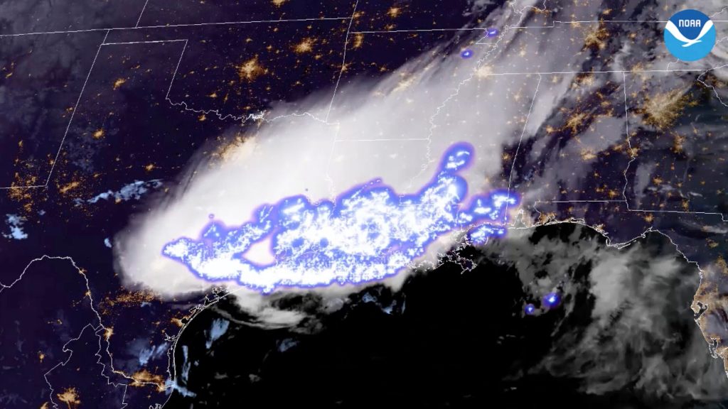 Massive lightning bolt blasts world record