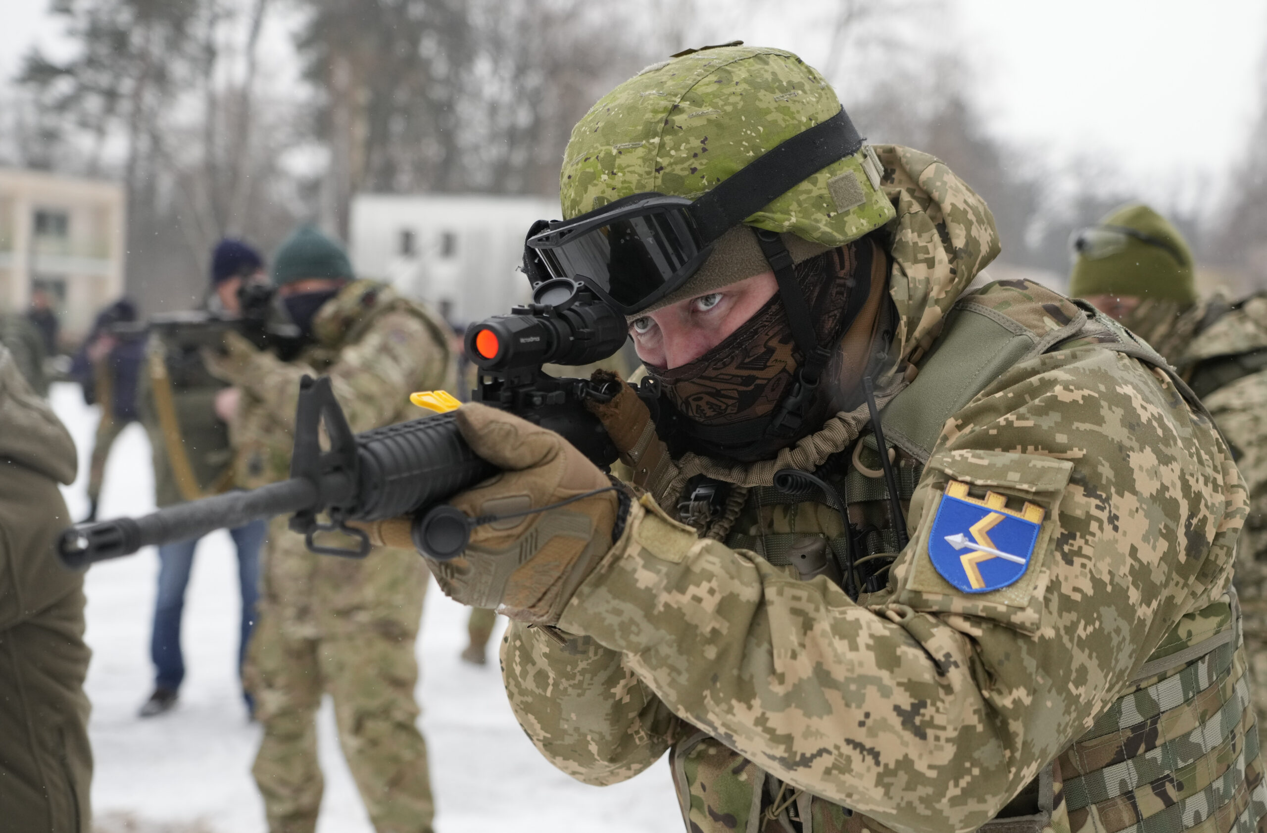 140,000 Ukrainians living outside the country return to fight Russia