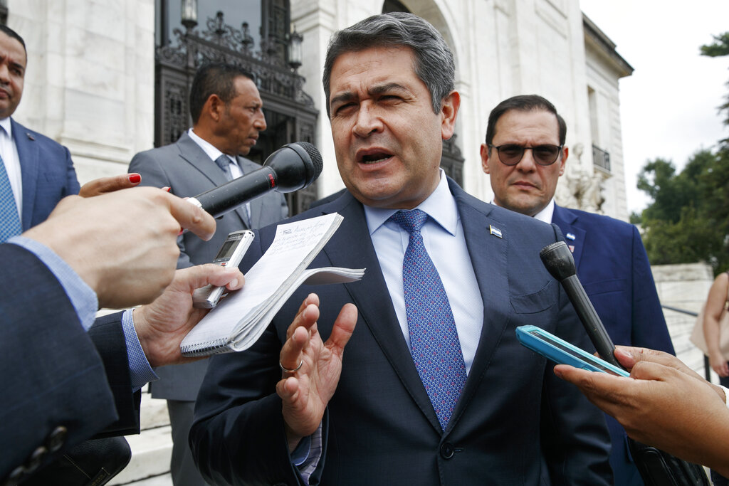 US seeks arrest of former Honduran president for extradition