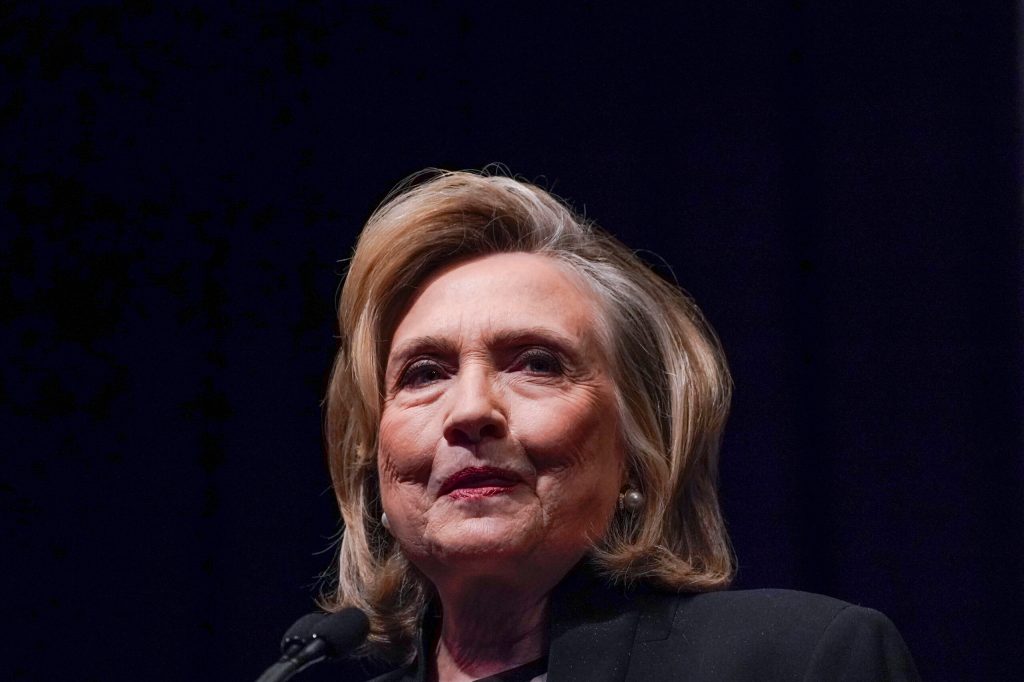 Hillary Clinton promotes cyberattacks against Russia