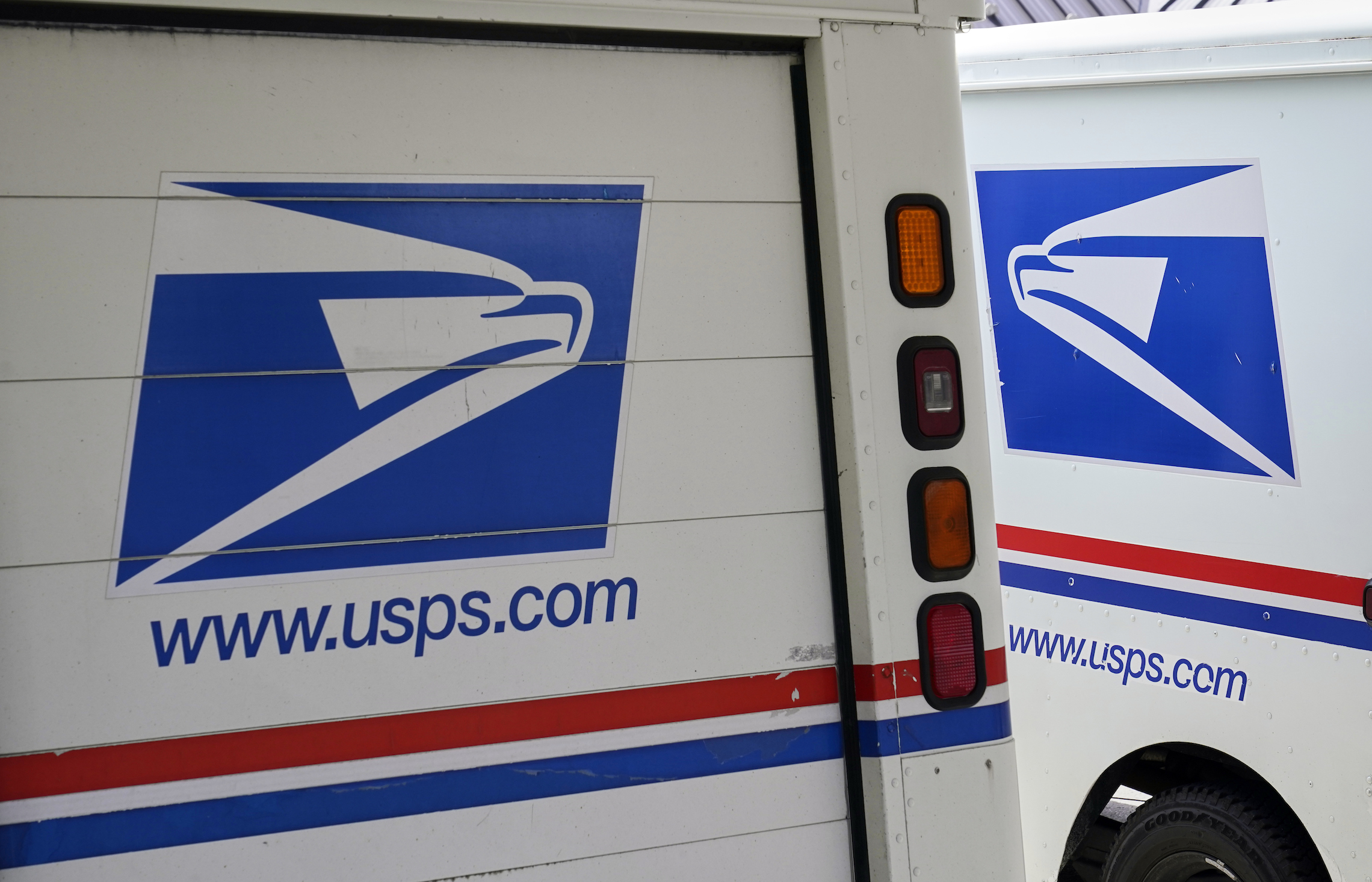 Postal Service defies White House with plan to replace fleet with gas vehicles