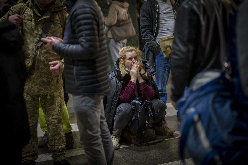 Large blasts heard in Kyiv as Russian forces converge on Ukrainian capital