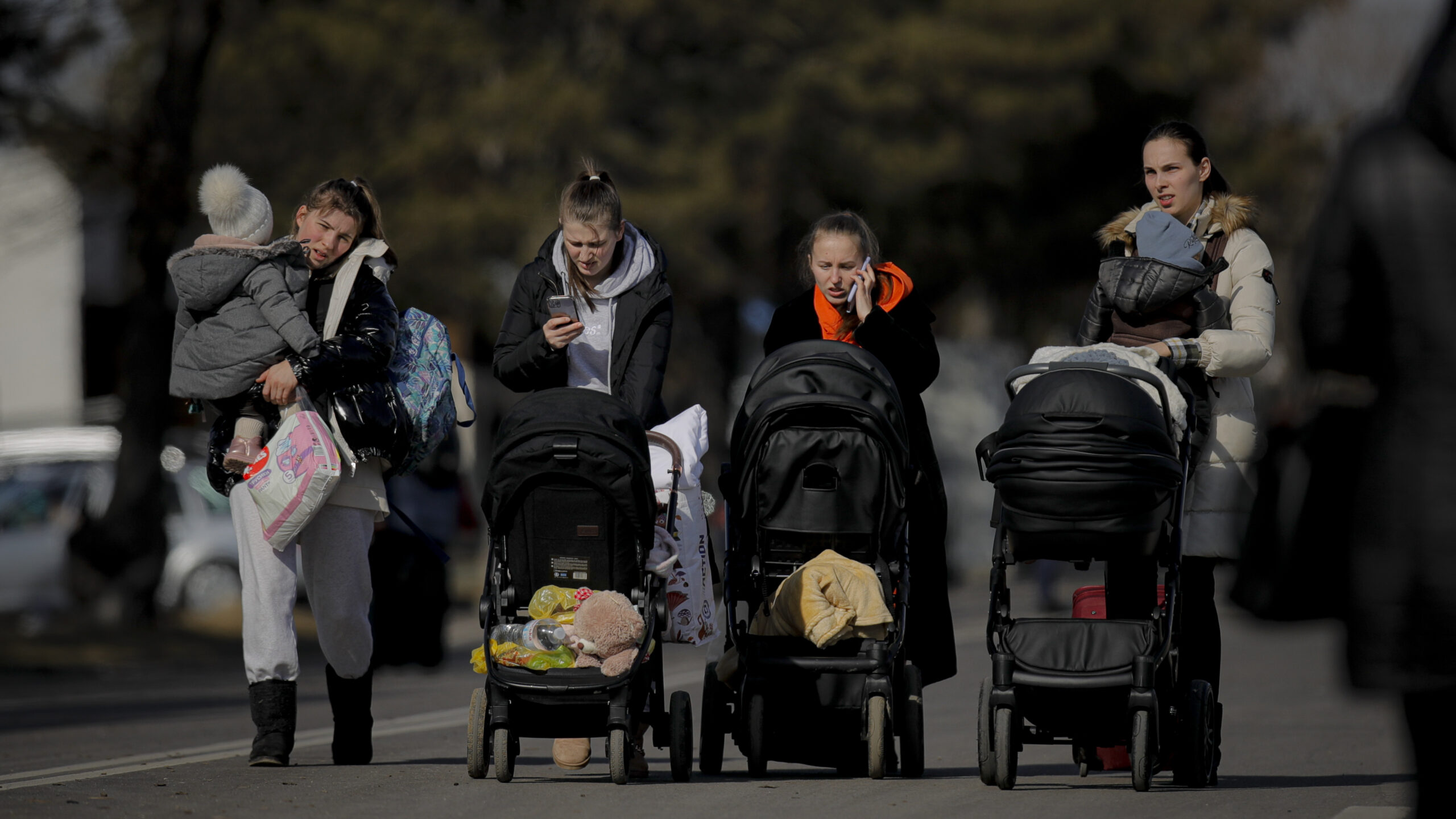 SEE IT: Mothers leave strollers and blankets at train station for Ukrainian refugees