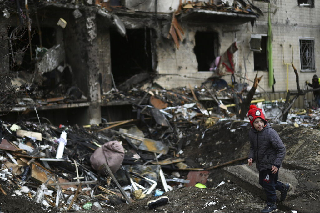 Ukraine: Apartment building damaged during Russian attack on Ukraine