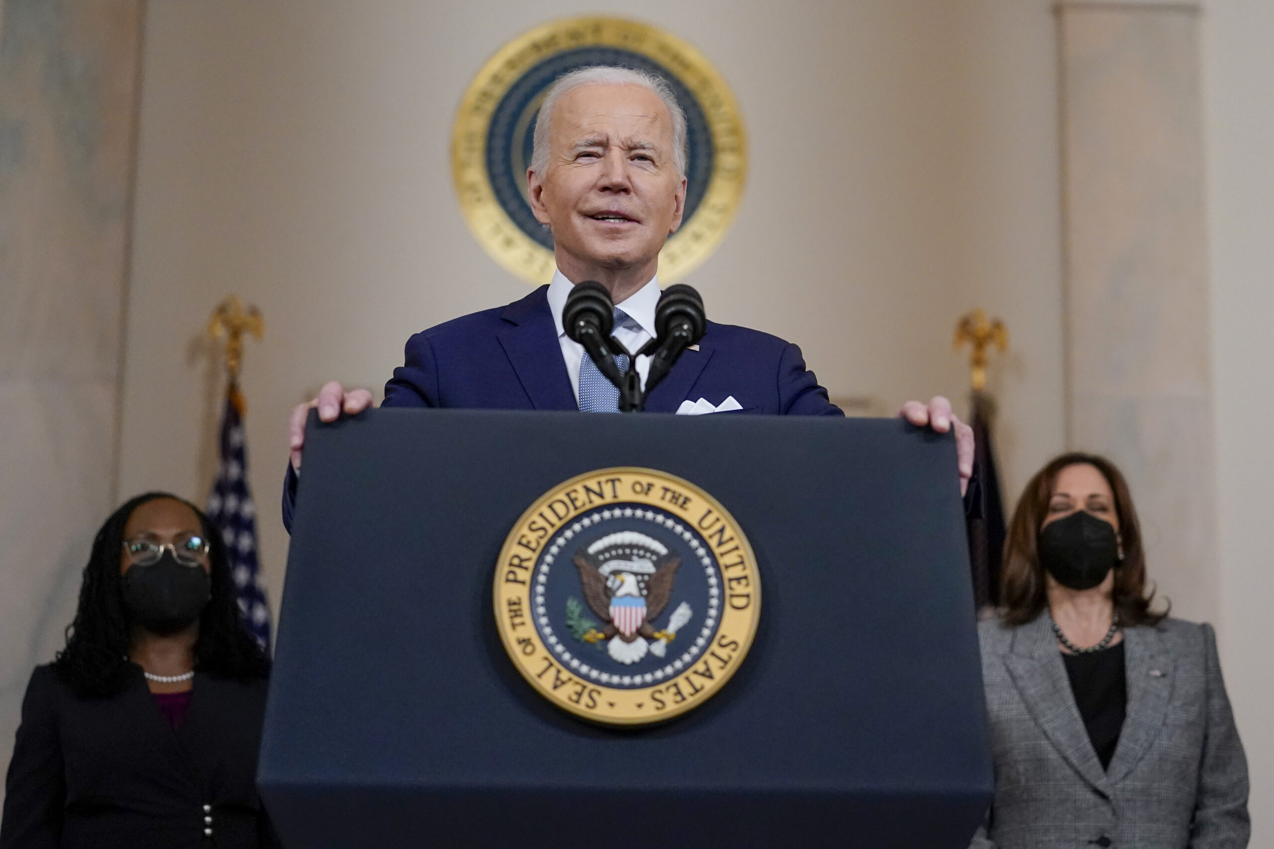 Biden vows Ketanji Brown Jackson won’t put ‘her thumb on the scale of justice’