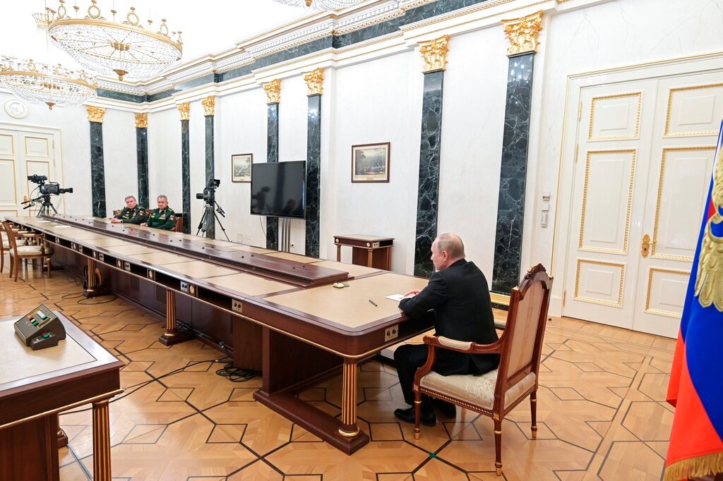 Putin’s inner circle closes in around him