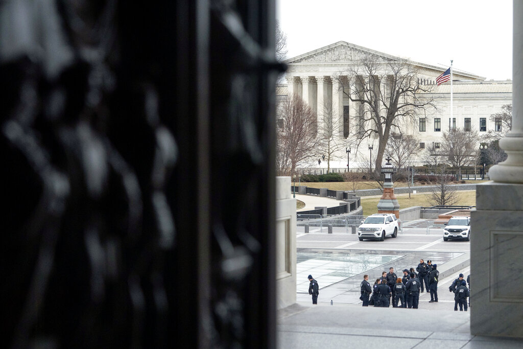 Supreme Court sides with FBI on state secrets privilege in Islamic informant case