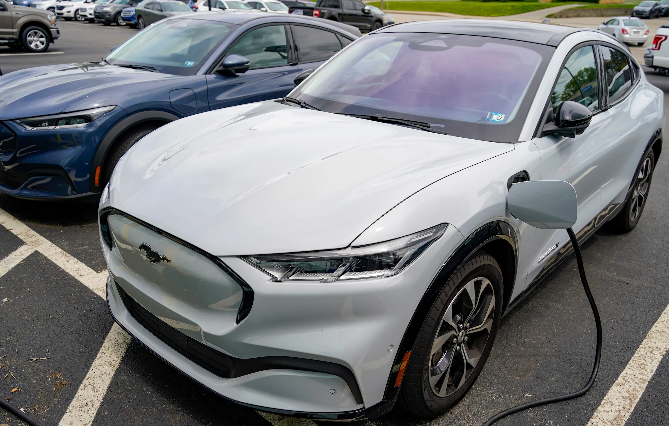 Former Ford CEO predicts ‘mass adoption’ of electric vehicles will be ‘tough’
