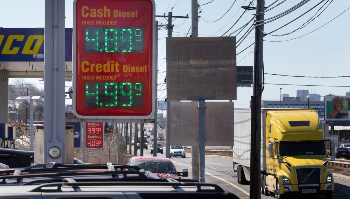 National gas price hits $4 a gallon for first time in over a decade
