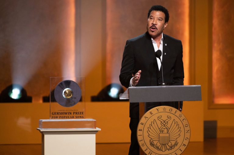 WATCH: Lionel Richie says ‘we’re taking too long’ on aiding Ukraine