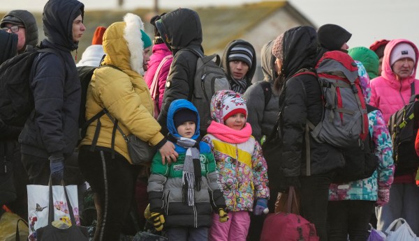 US airports and land borders face influx of Russian and Ukrainian migrants