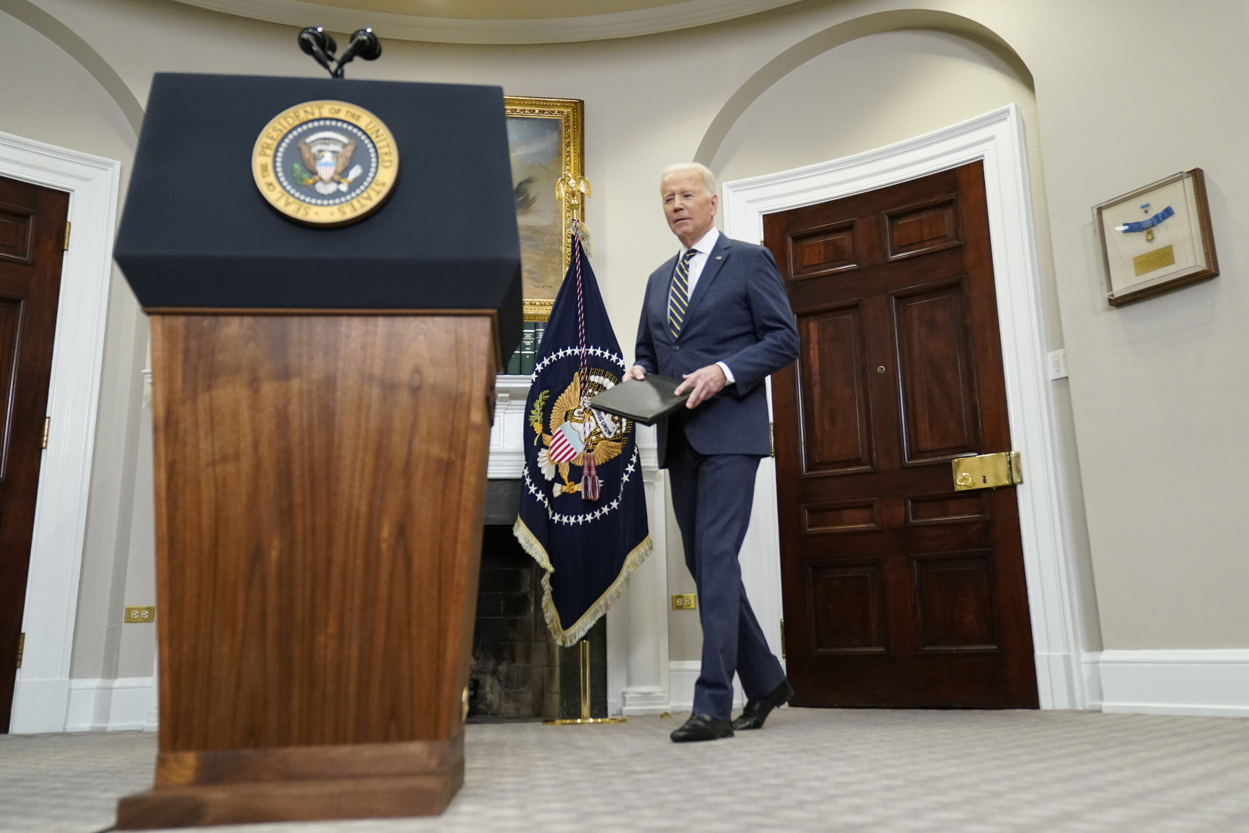 Biden promises ‘severe’ retaliation for any Russian chemical attacks in Ukraine