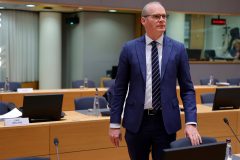 Irish foreign minister whisked offstage amid bomb scare in Belfast