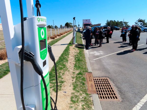 Biden admin proposes standards for national electric vehicle charging network