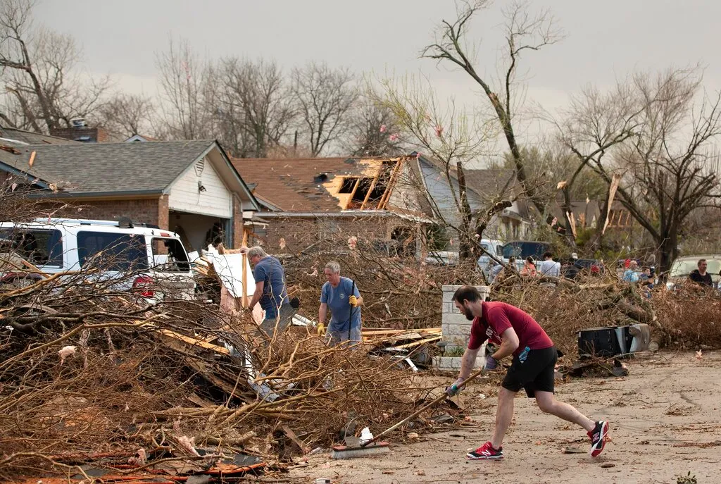One confirmed dead after tornadoes hit Central Texas