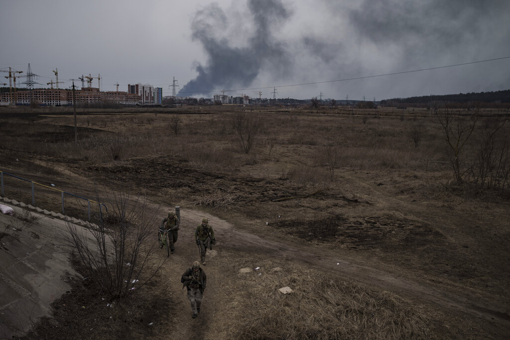 Ukraine in position to encircle Russian troops outside Kyiv, UK officials say