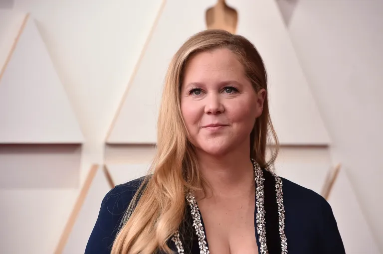 ‘Comments on’: Comedian Amy Schumer claps back at critics for her take on Israel-Hamas war