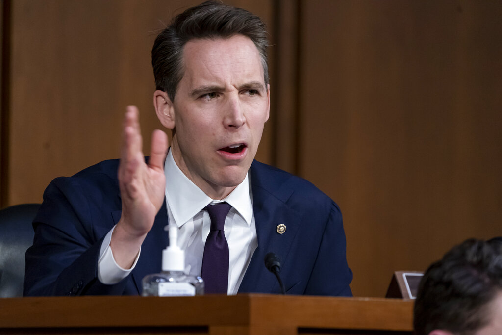 Hawley laughs off Chinese letter imploring senator to scrap COVID-19 Origin Act
