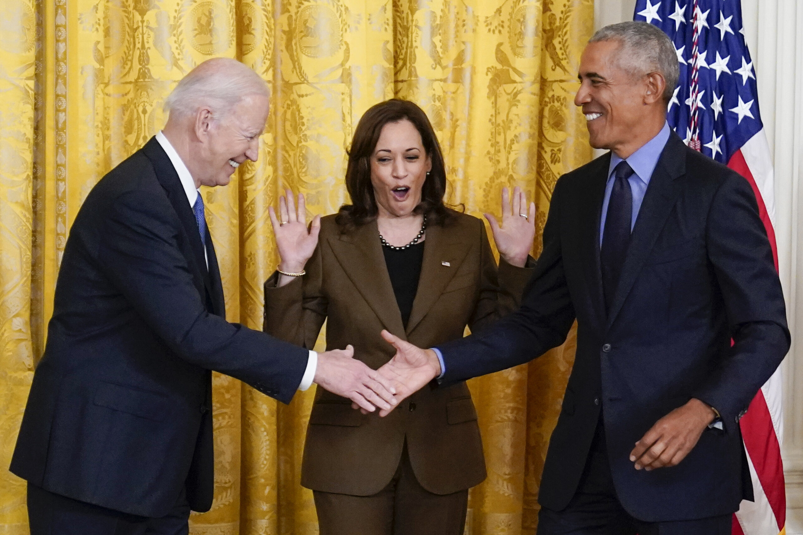 Rock star Obama upstages Biden at White House event