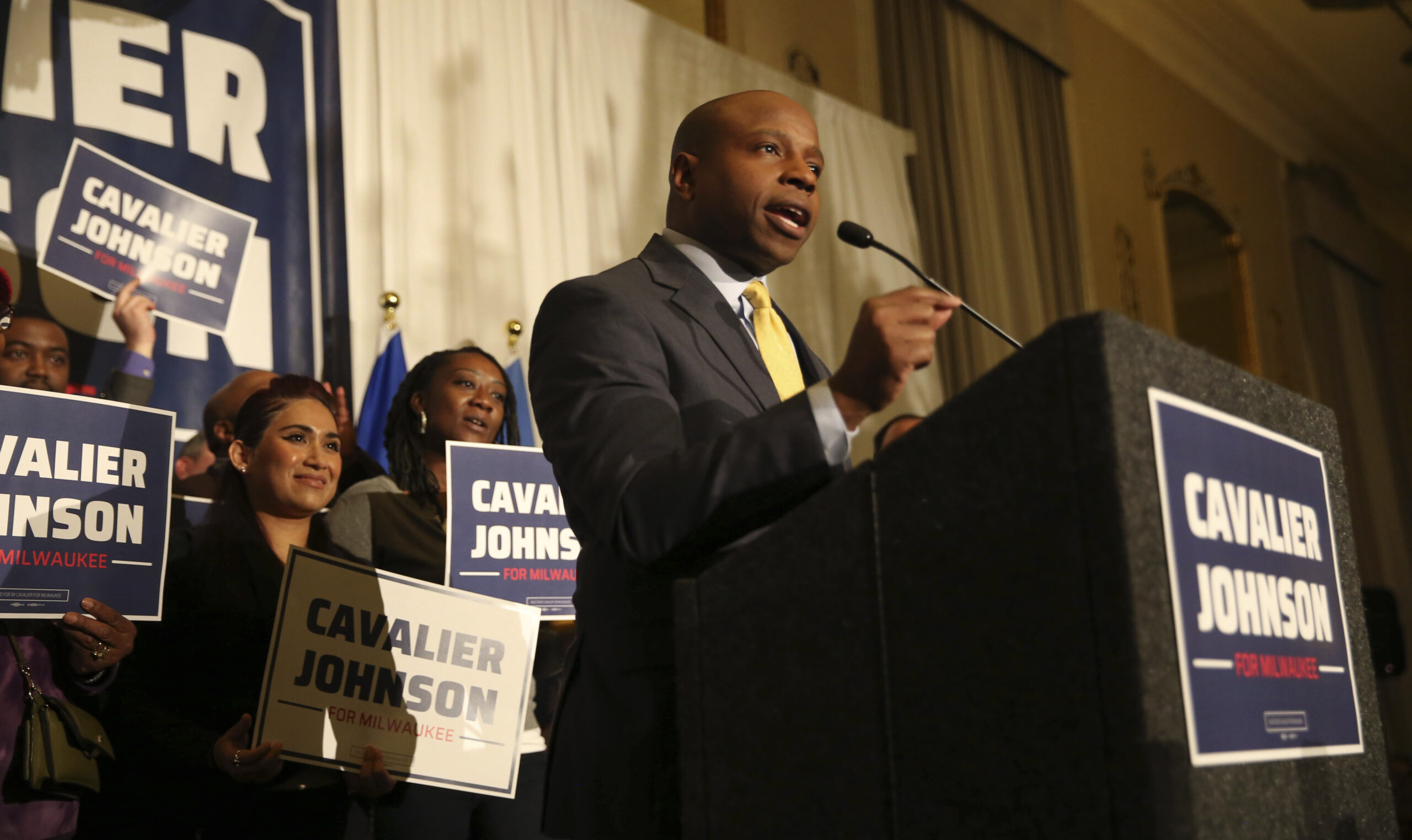Milwaukee elects first black mayor