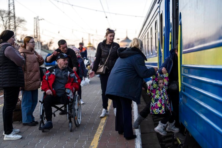 Thousands of railcars waiting at Ukrainian border to export goods