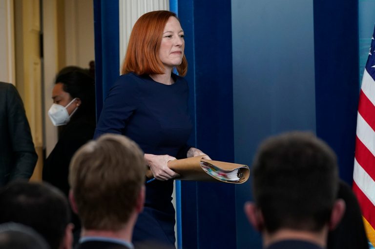 White House says cellphones for migrants used for tracking