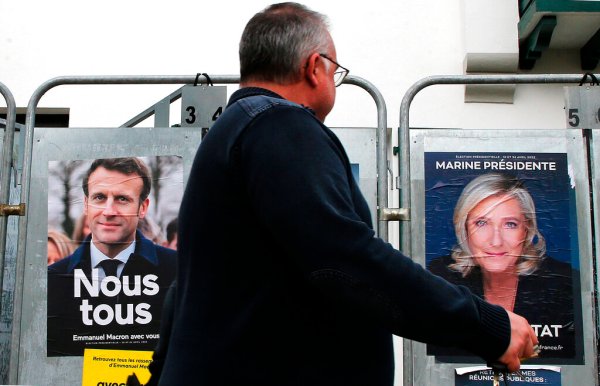 Right-wing Marine Le Pen closes in on Macron in French election