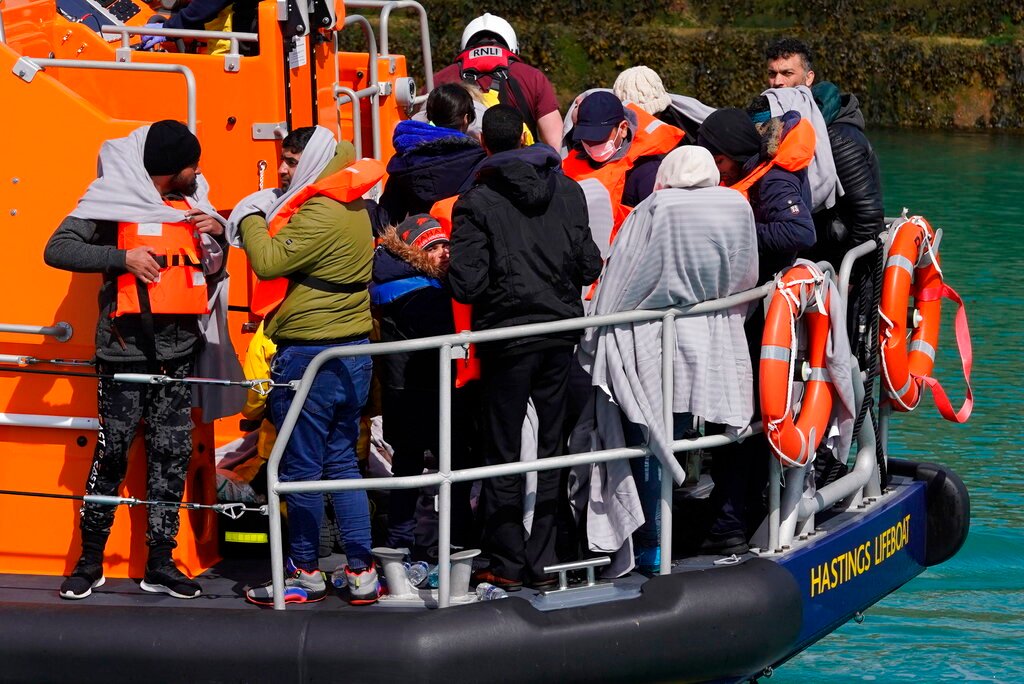 UK announces plan to send asylum-seekers to Rwanda