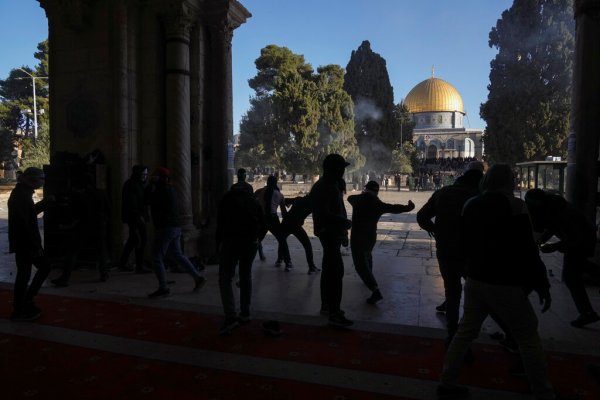 More than 150 injured in violent clashes at Jerusalem holy site