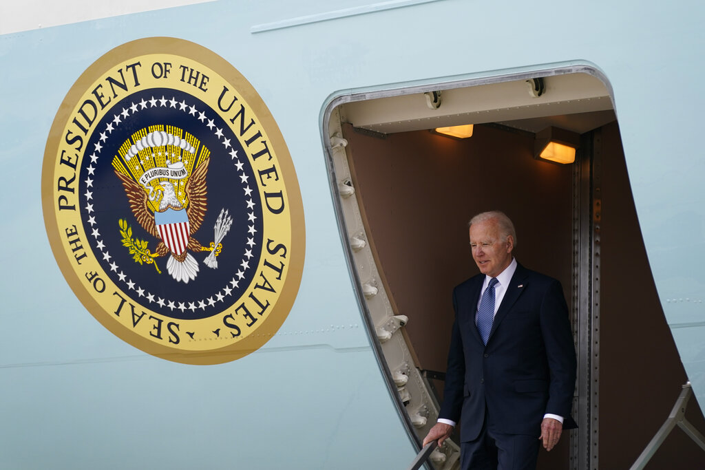 Biden promises Ukraine new artillery in battle against Russia