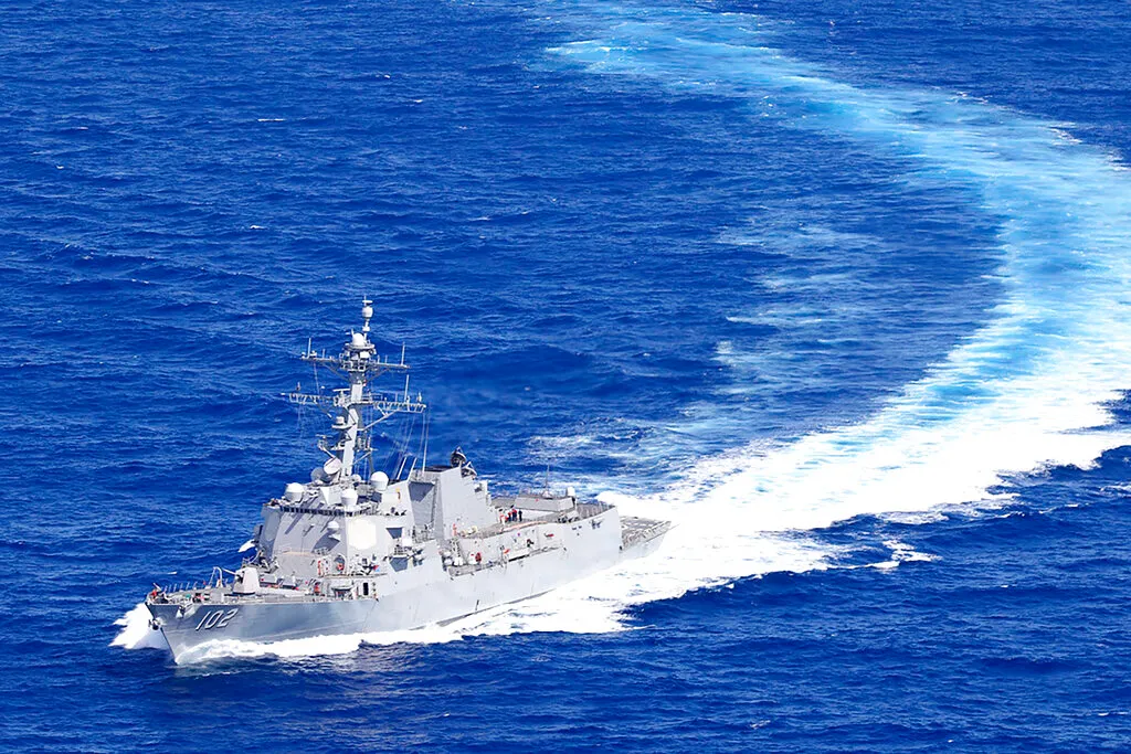 US destroyer cruises through Taiwan Strait, drawing anger from China
