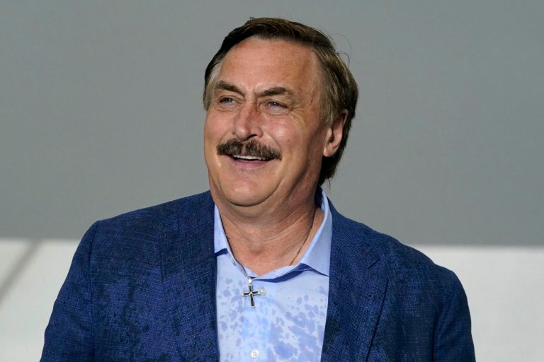 California restaurant pushes back after receiving backlash for Mike Lindell visit