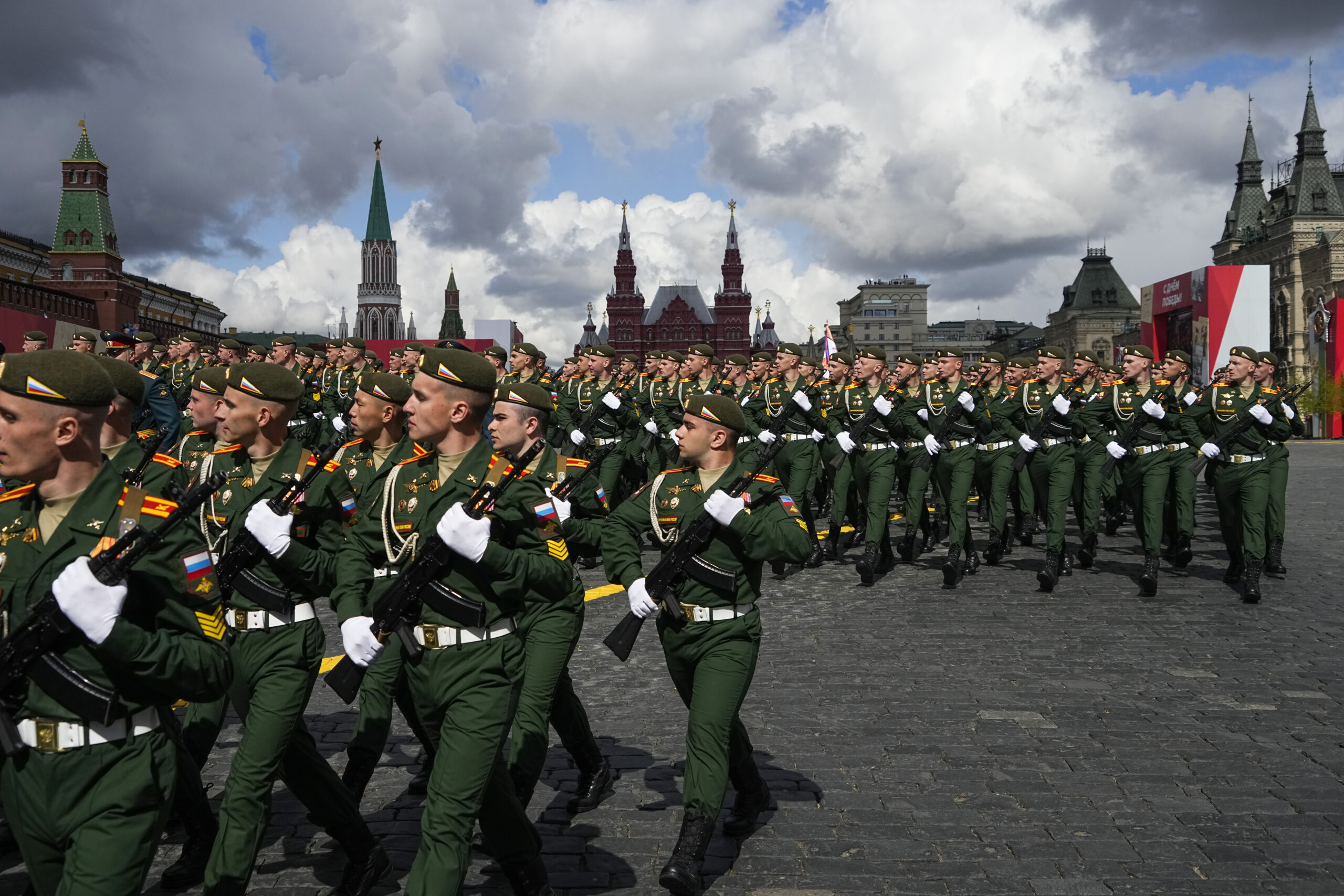 Putin signs decree to increase size of Russia’s military by 137,000 troops