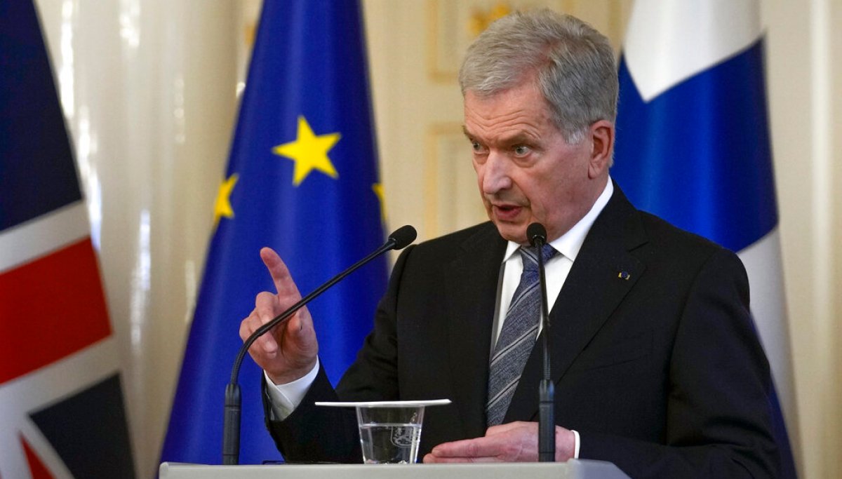 Finland's leaders announce intention to join NATO