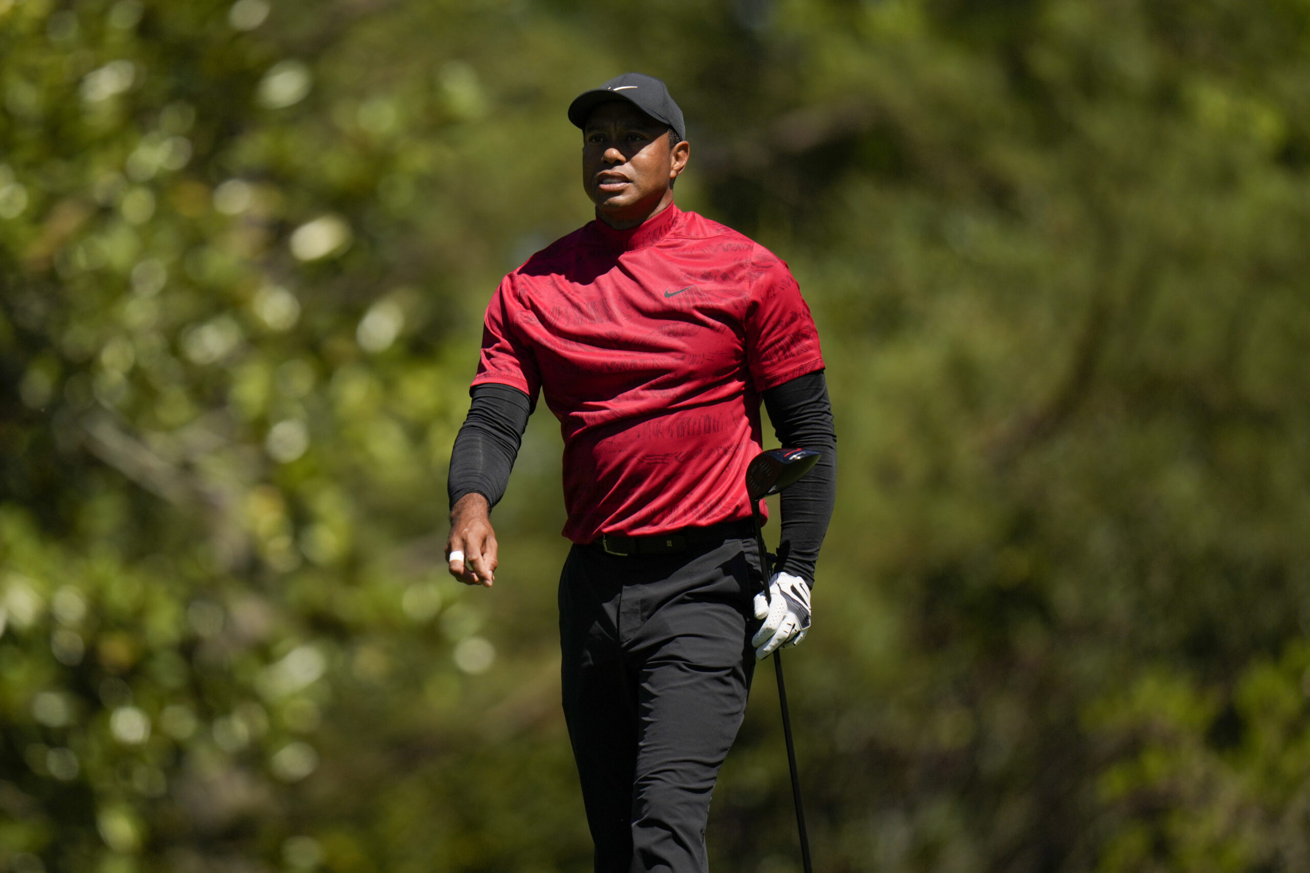 Tiger’s 2010 Masters red Sunday shirt bringing in big bids at auction