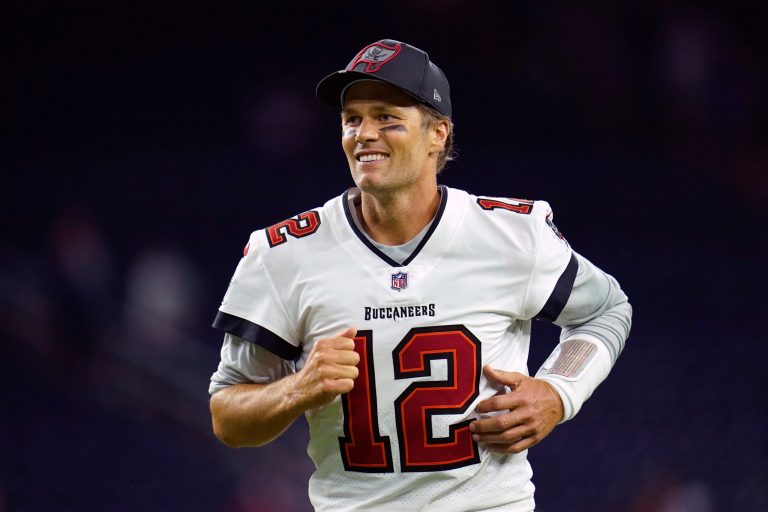 WATCH: Real or fake? Internet split over video of Tom Brady golf shot