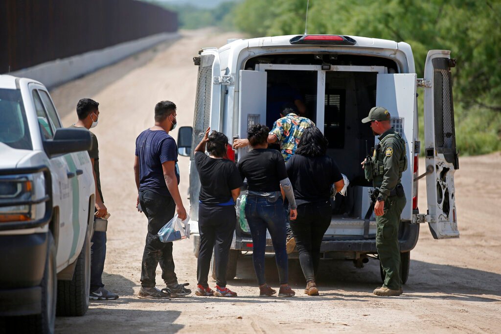 Cities large and small react to buses carrying migrants to their doorstep