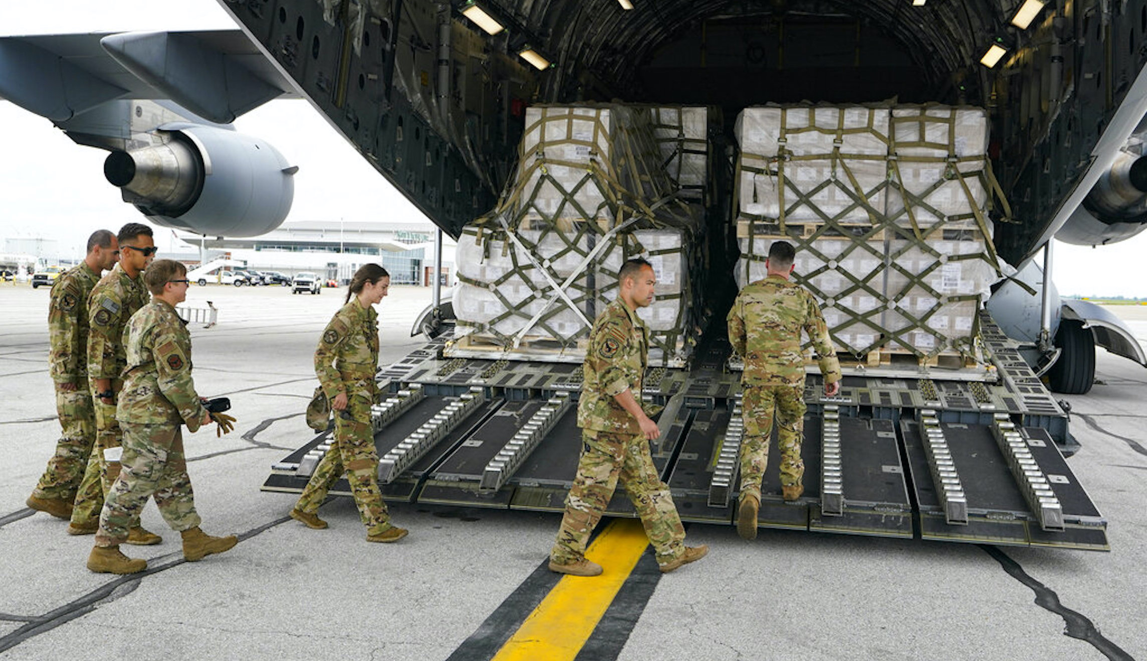 78,000 pounds of baby formula arrive on first flight of ‘Operation Fly Formula’