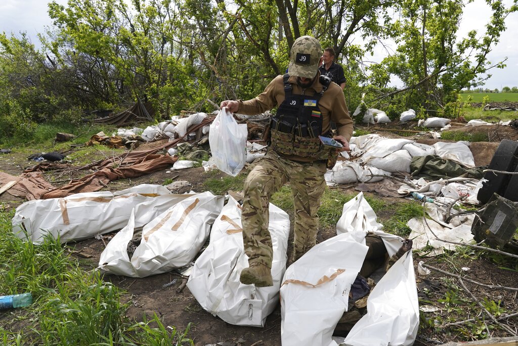 Ukraine stacking dead Russian soldiers in rail car, hopes to exchange for prisoners