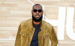 WATCH: LeBron James criticizes media over Jerry Jones photo story coverage
