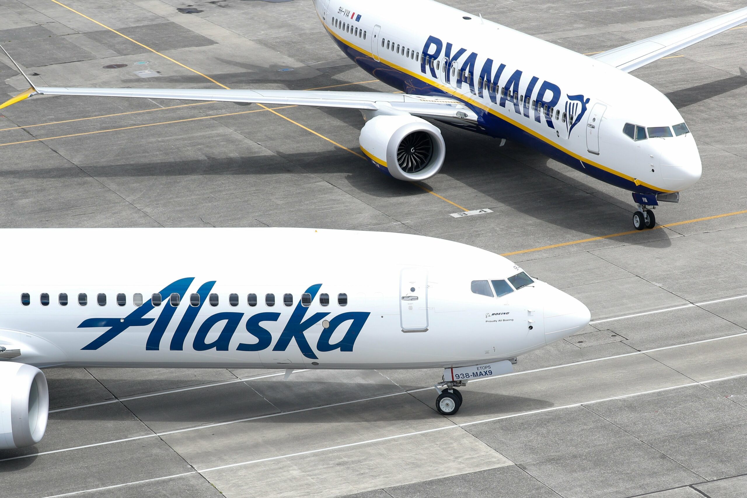 Off-duty pilot charged with attempted murder after allegedly trying to shut down jet’s engine midair