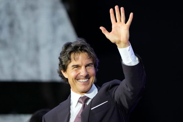 WATCH: Tom Cruise’s son reels in grouper weighing over 300 pounds