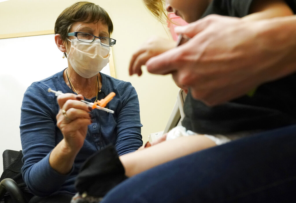 COVID-19 vaccinations for young children off to slow start as few parents opt in