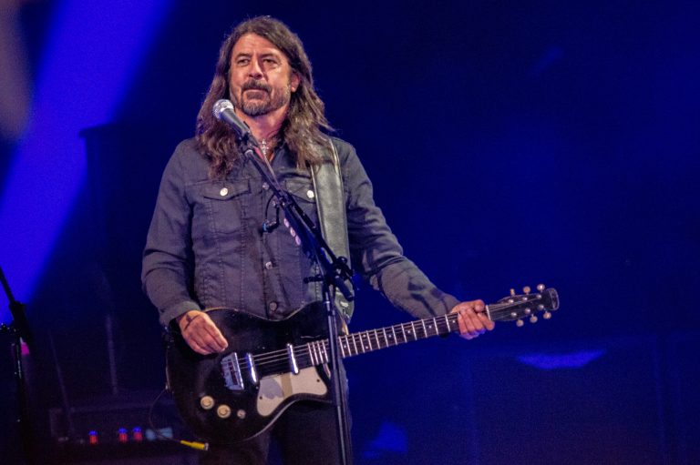 SEE IT: Dave Grohl barbecues for hundreds of LA homeless