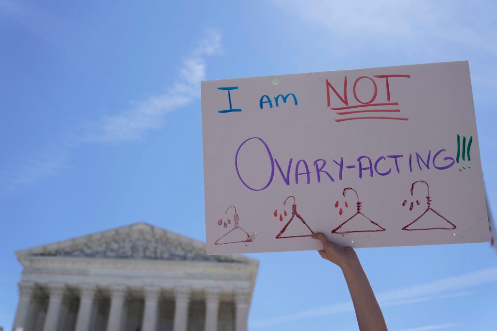 Economy overrides abortion as battleground voter top concern post-Roe: Poll