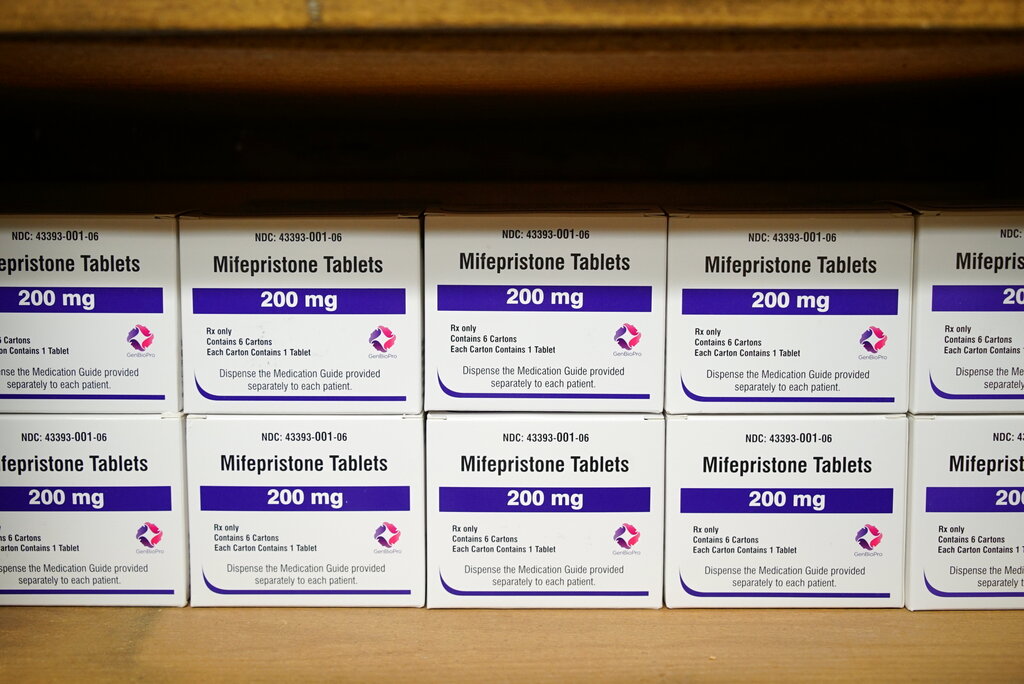 Senate Democrats urge abortion pill maker to add miscarriage management to label
