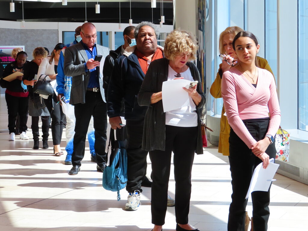 Proportion of young people collecting unemployment grew in wake of pandemic