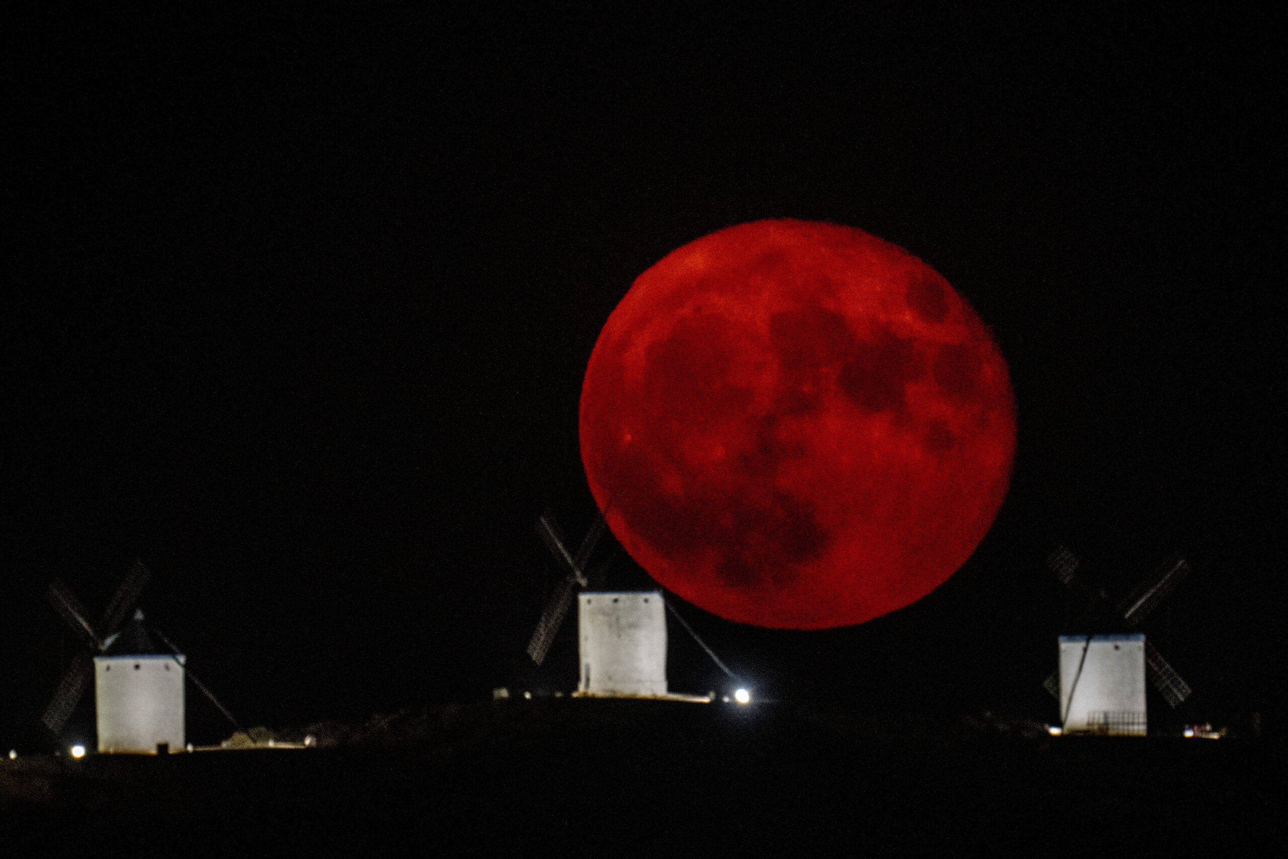 DON’T MISS IT: 2022’s final supermoon is Thursday!