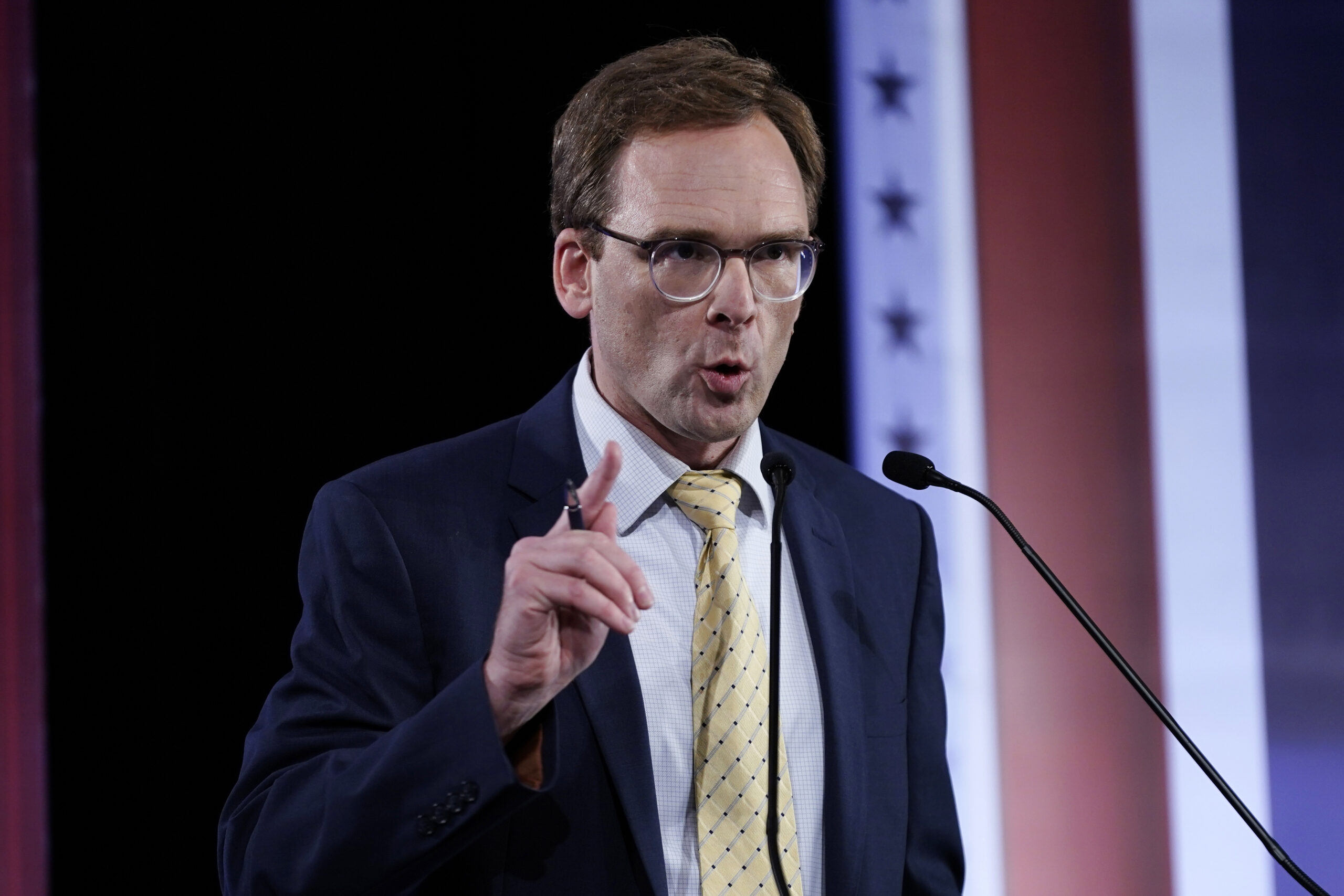 Wisconsin Democratic Senate candidate drops out and rallies behind leading rival