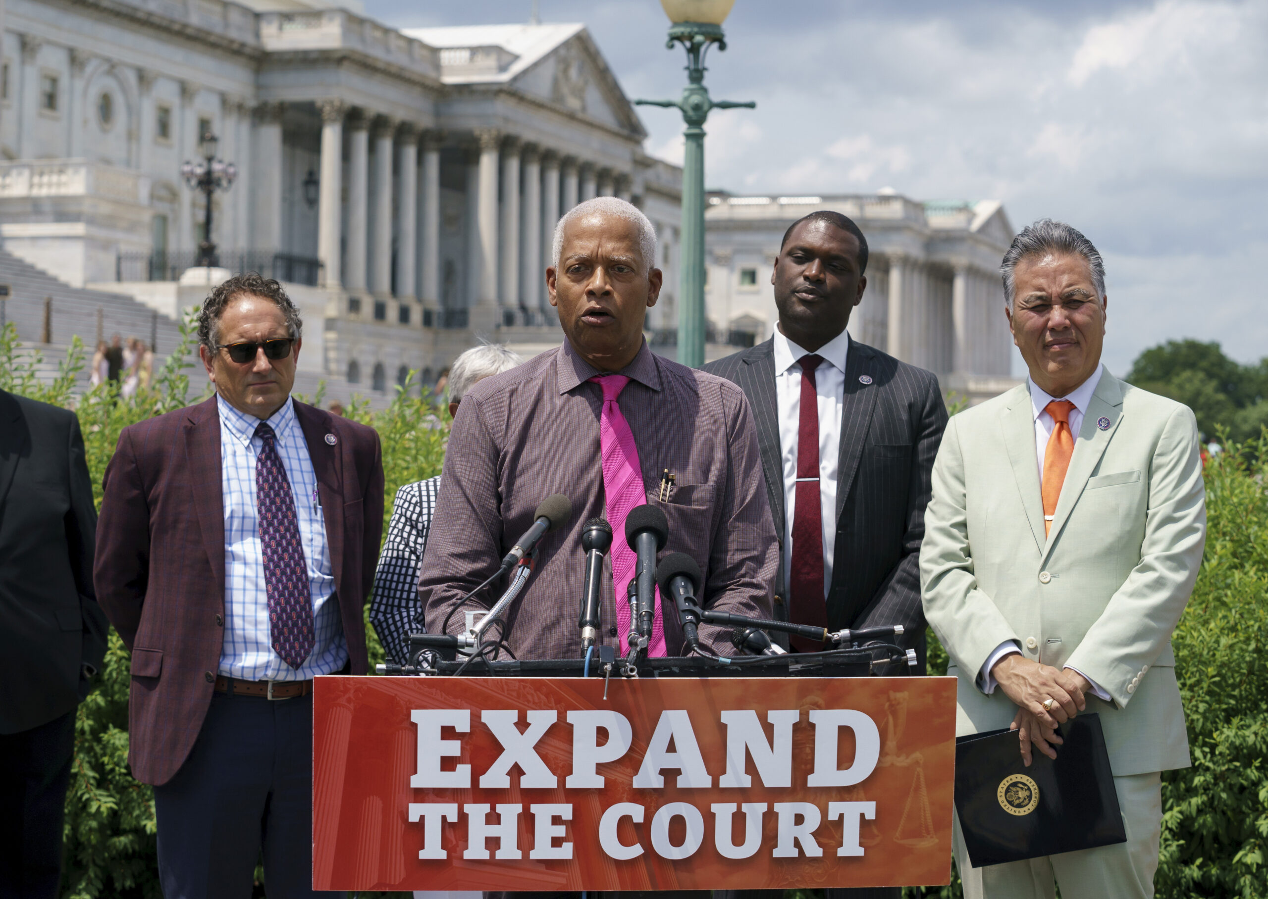 House Democrats propose adding 51 judges to expand US appeals courts